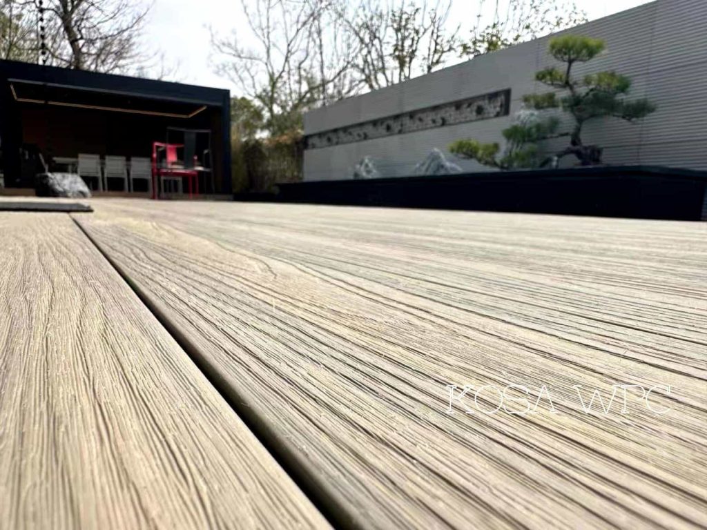 ‌low-maintenance-capped-composite-deck-boards
