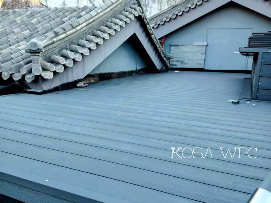 ‌modern-gray-capped-composite-decking-design